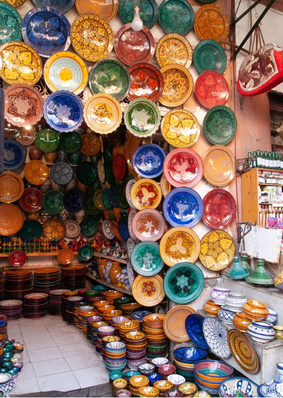 Artisanat et couleurs des souks marocains